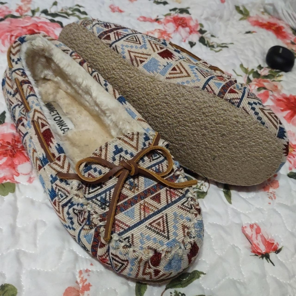 Vibrant Geometric Moccasins with Plush Lining and Durable Sole
